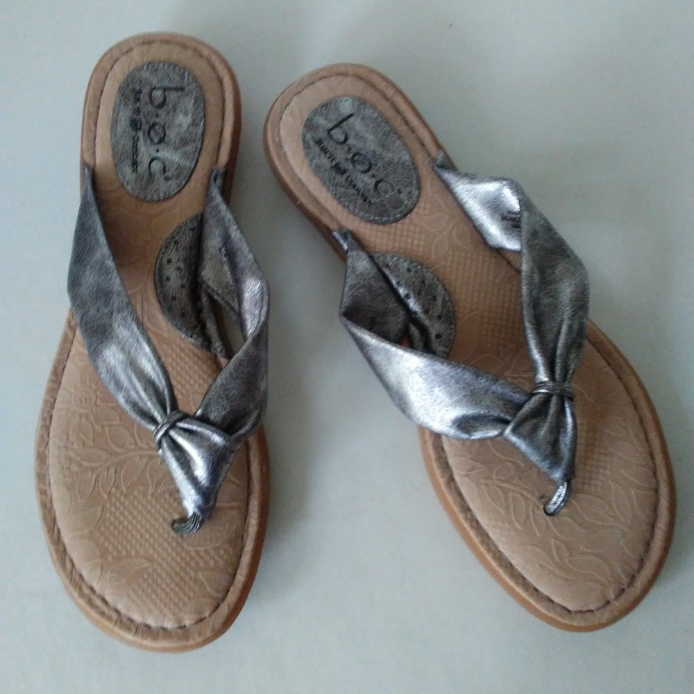 b.o.c. Born Concept Flip Flop Metallic Sandals 7M